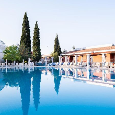 Spa Hotel Colossae Thermal Karahayit  Exterior foto The pool at the hotel