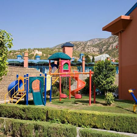 Spa Hotel Colossae Thermal Karahayit  Exterior foto Playground at the hotel