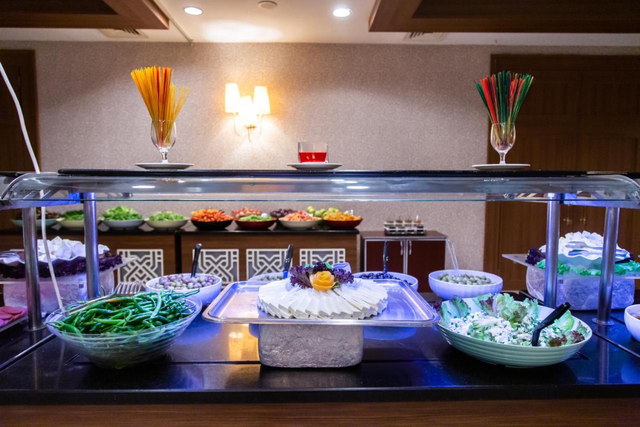 Spa Hotel Colossae Thermal Karahayit  Exterior foto A salad bar