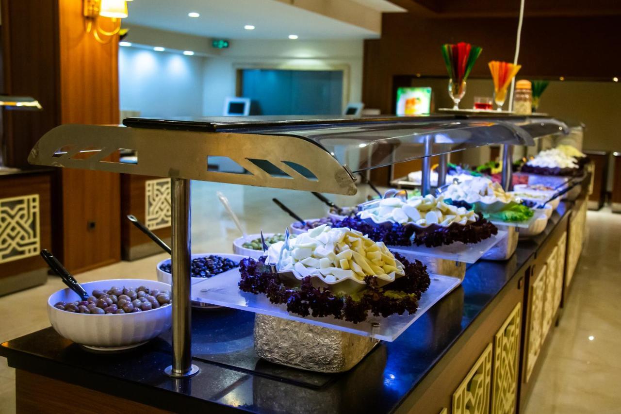 Spa Hotel Colossae Thermal Karahayit  Exterior foto A salad bar