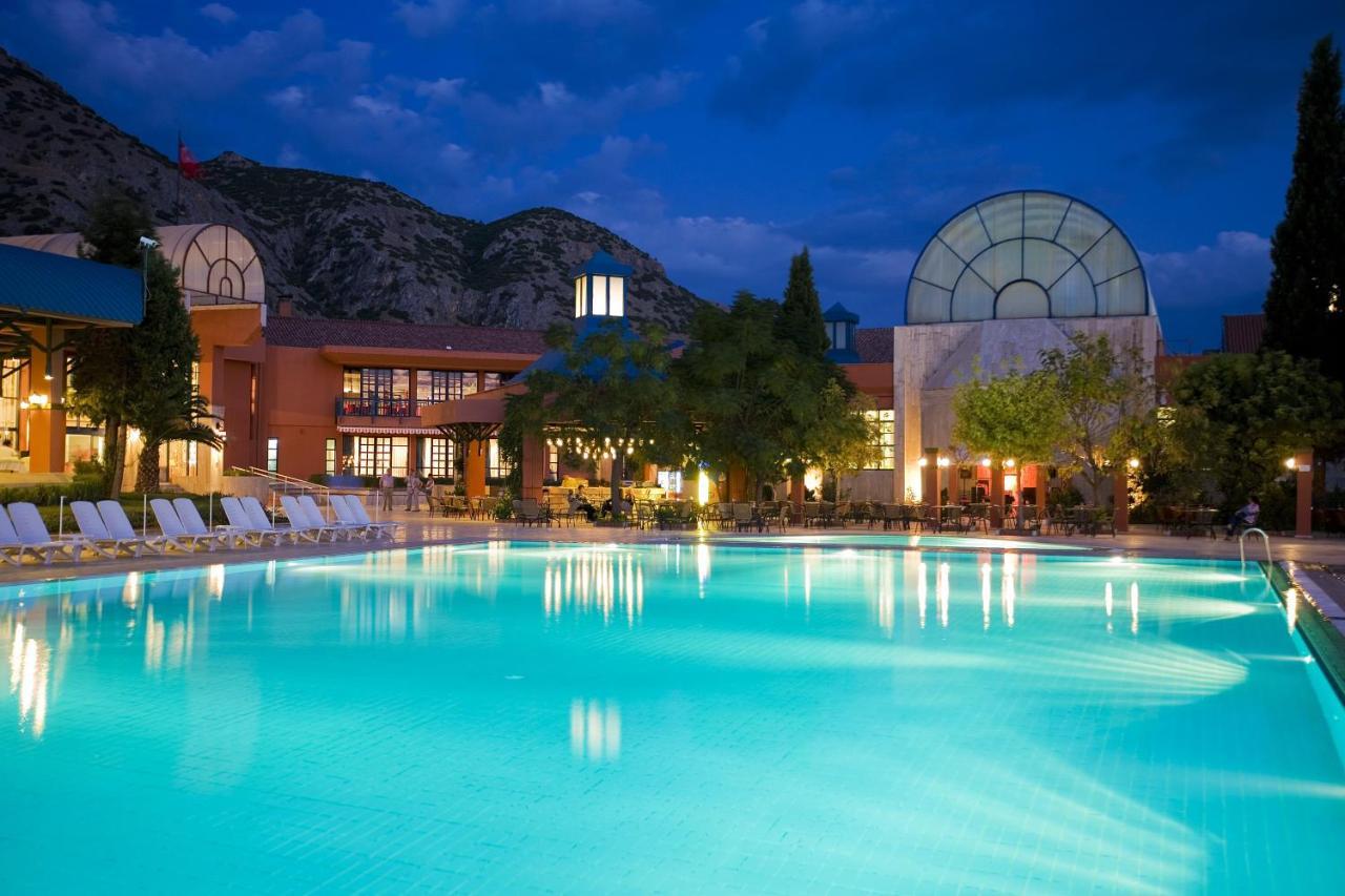 Spa Hotel Colossae Thermal Karahayit  Exterior foto The pool at the Red Mountain Resort