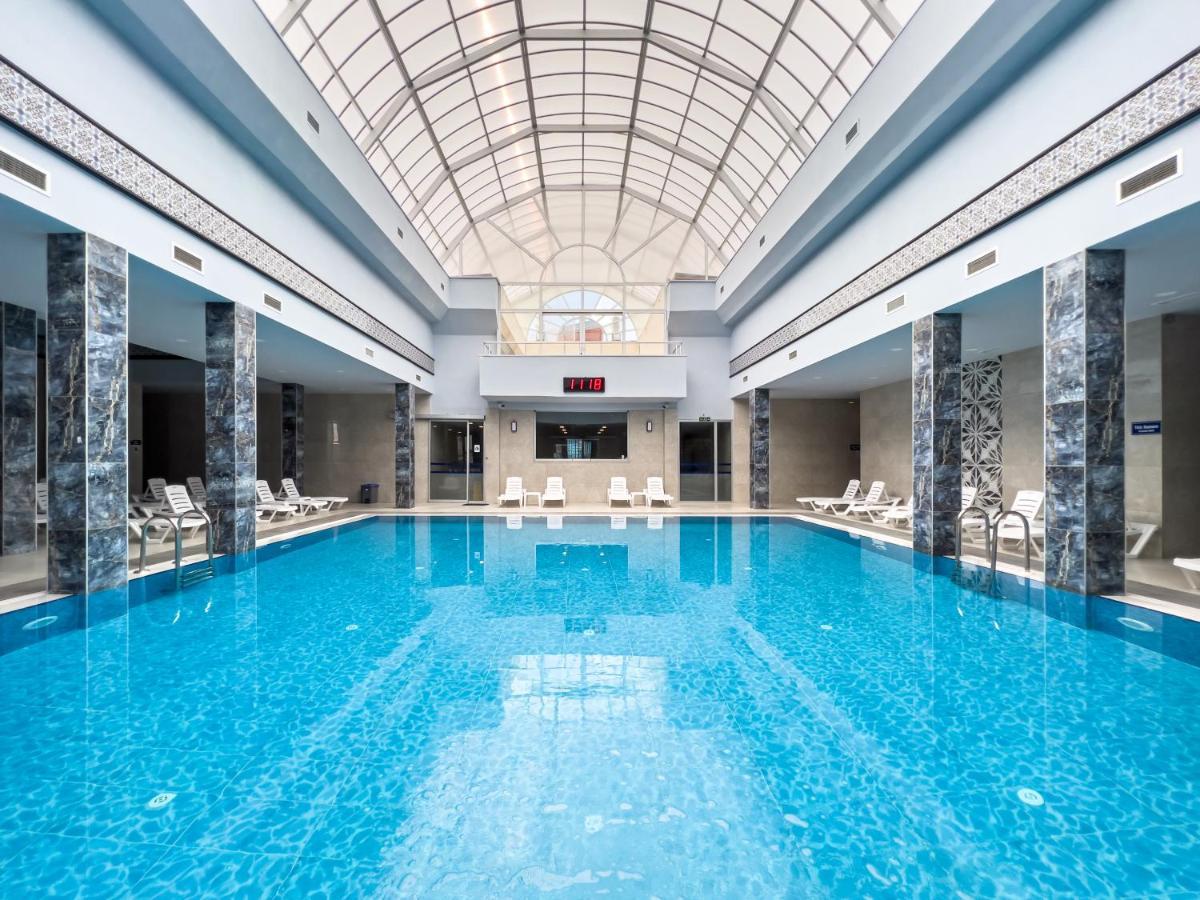 Spa Hotel Colossae Thermal Karahayit  Exterior foto The swimming pool at the hotel