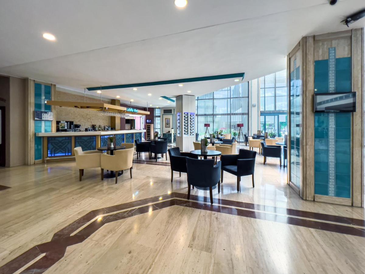 Spa Hotel Colossae Thermal Karahayit  Exterior foto The lobby of the hotel