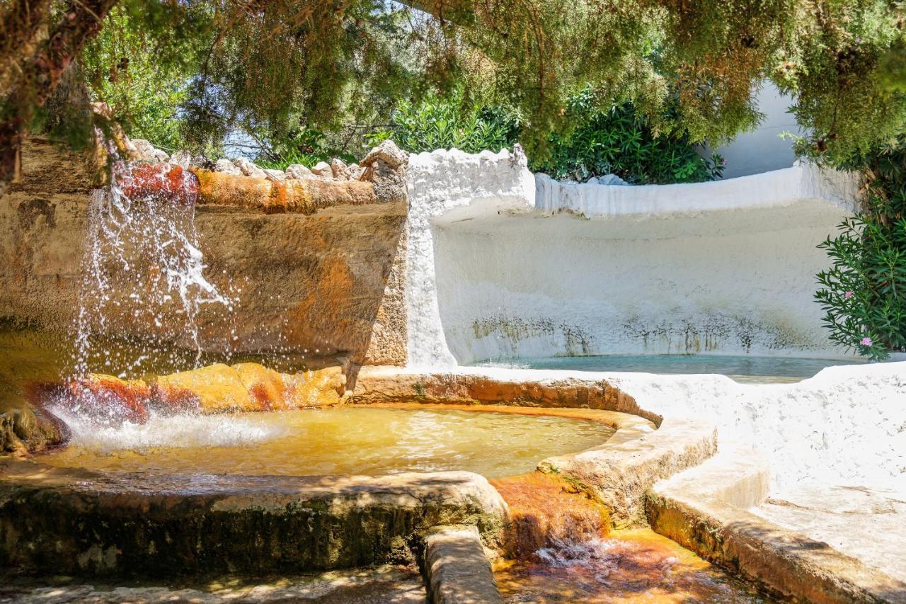Spa Hotel Colossae Thermal Karahayit  Exterior foto Hot springs of Voulismeni