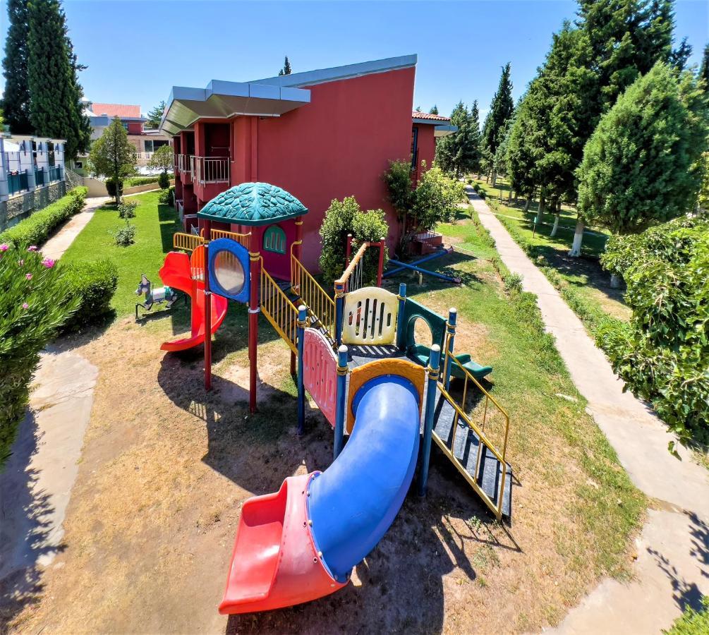 Spa Hotel Colossae Thermal Karahayit  Exterior foto Playground in the village