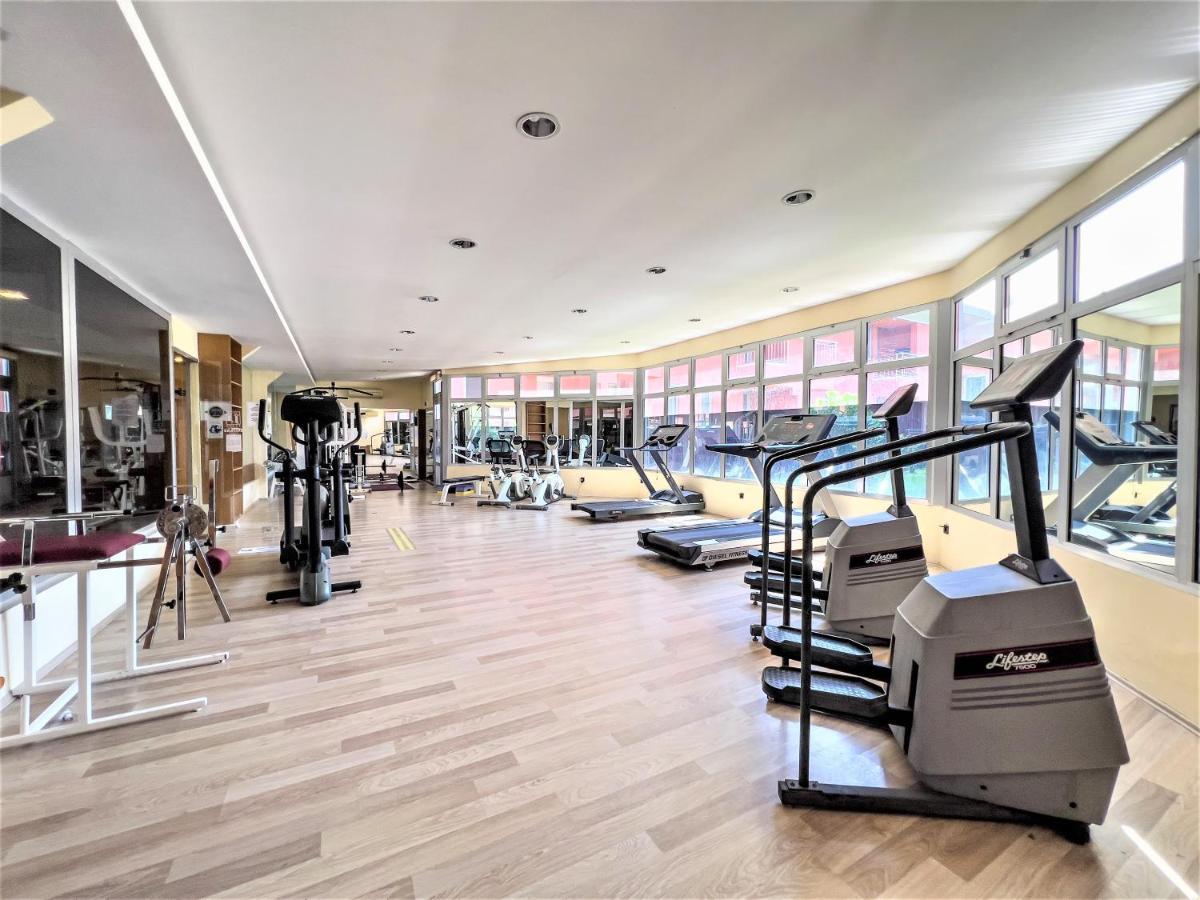 Spa Hotel Colossae Thermal Karahayit  Exterior foto The gym at the hotel