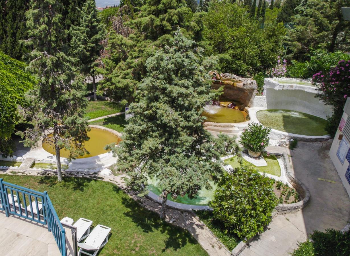 Spa Hotel Colossae Thermal Karahayit  Exterior foto The park